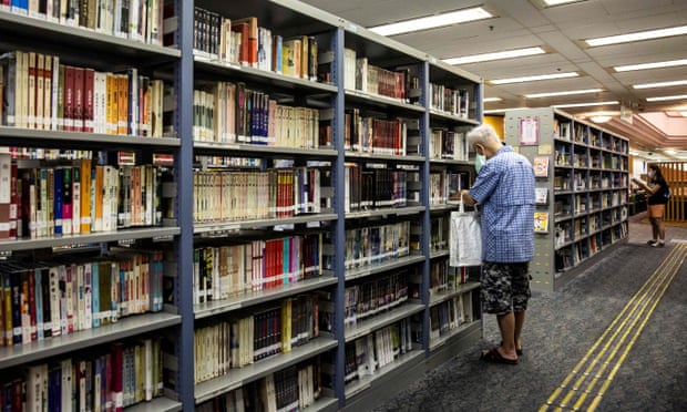 Hong Kong: los libros de activistas en favor de la democracia desaparecen de los estantes de la biblioteca